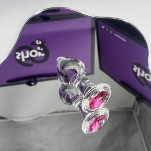 გამჭვირვალე, შუშის ანალ ფლაგი, ვარდისფერი ბრილიანტით. transparent anal plug with diamond in it