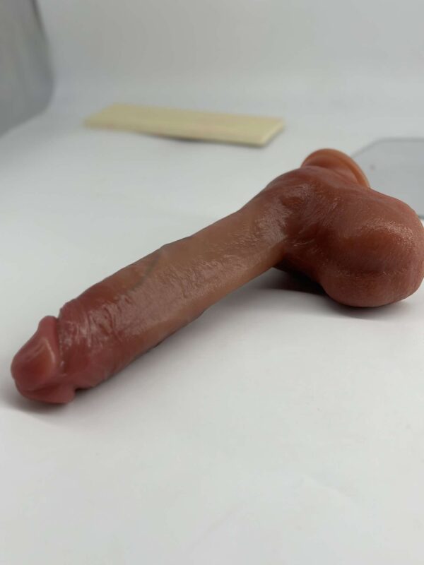 realistic dildo, რეალისტური დილდო