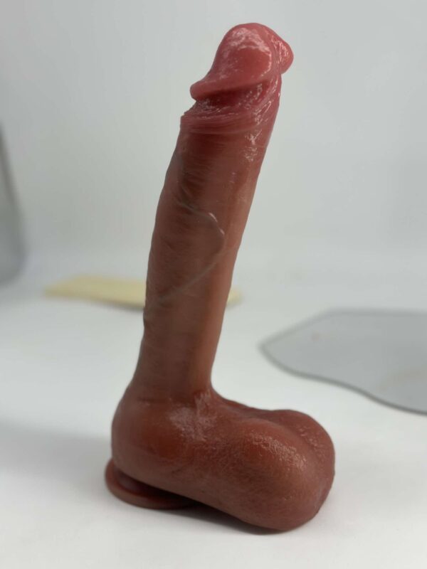 realistic dildo, რეალისტური დილდო