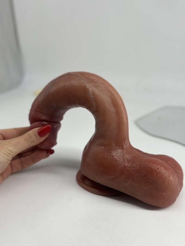 realistic dildo, რეალისტური დილდო